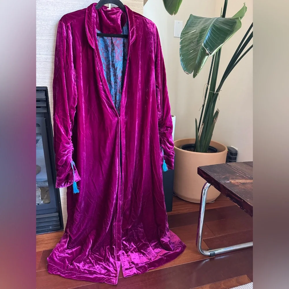 Free People Dahlia Velvet Duster Coat, in Berry Pink Size Medium - Picture 2 of 8